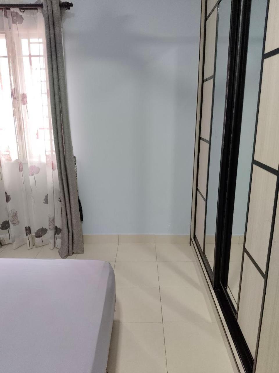 Nena Homestay Setia Alam, Air Conditioned, High Speed Internet Shah Alam Dış mekan fotoğraf