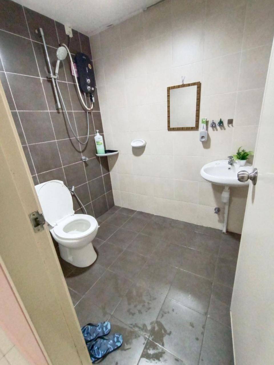 Nena Homestay Setia Alam, Air Conditioned, High Speed Internet Shah Alam Dış mekan fotoğraf