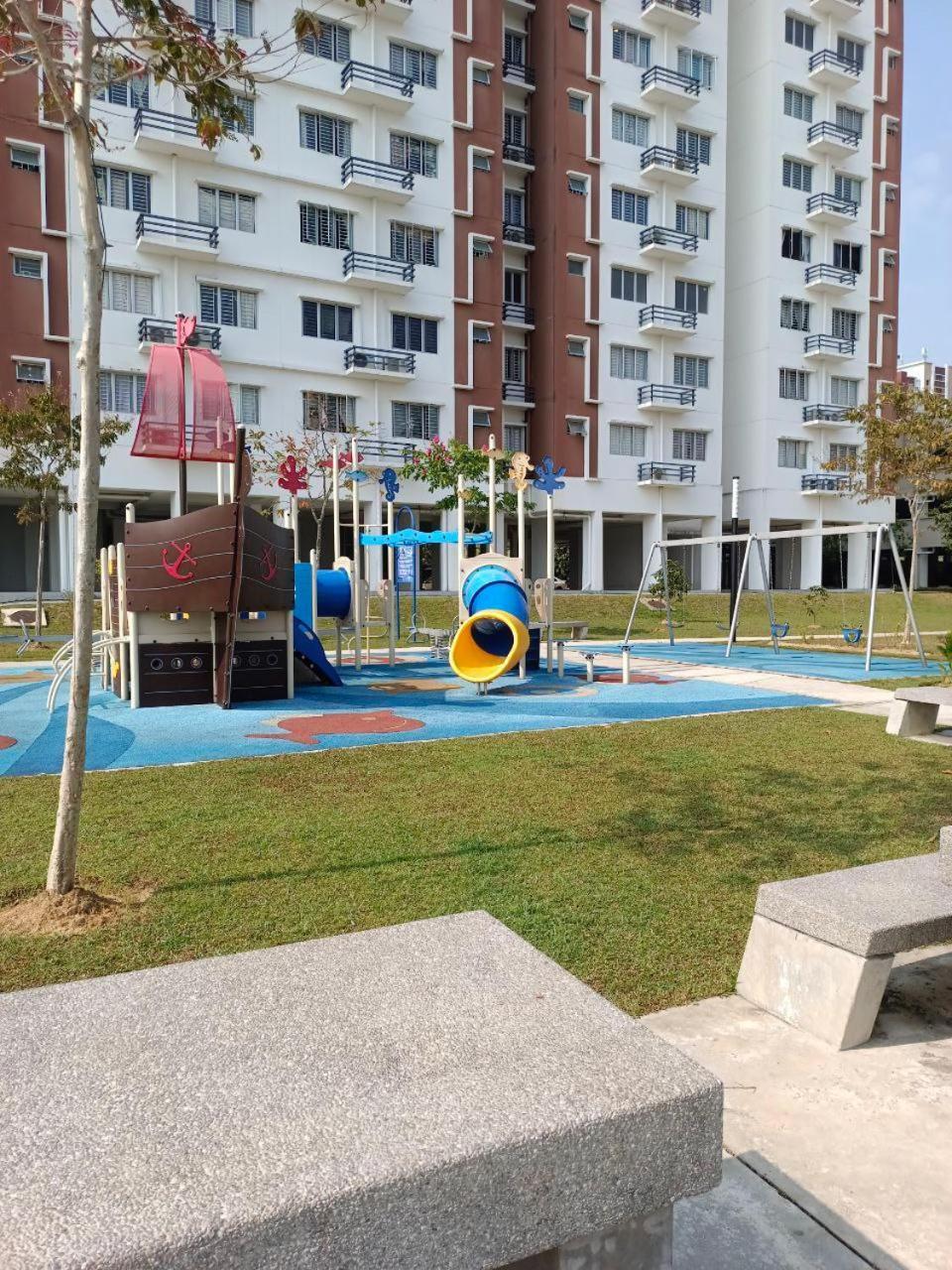 Nena Homestay Setia Alam, Air Conditioned, High Speed Internet Shah Alam Dış mekan fotoğraf